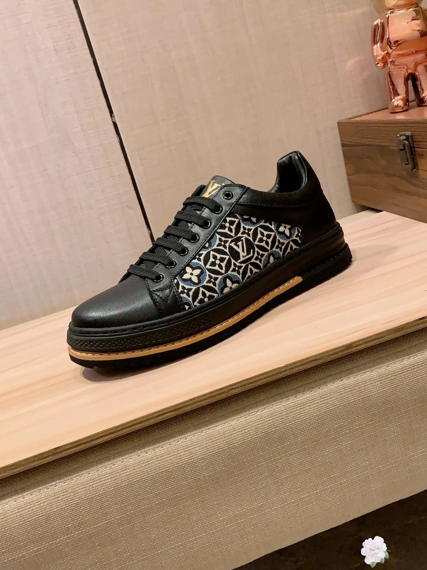 Men's men's shoes 💰420💰💰🎩🎩[Lightning][Lightning] "LV*" The latest • hot style casual shoes, top brand [Seduce] luxury~purchase, top~quality. [Strong] The upper is made of imported breathable cowhide with fabric material ➕ Breathable sheepskin feet (•) and fine workmanship. The original stylish and stylish soft rubber wear-resistant and non-slip outsole is light and comfortable on the feet. The real thing looks better when photographed in person. Code 111: Code: 38-44, 2️⃣colors selected